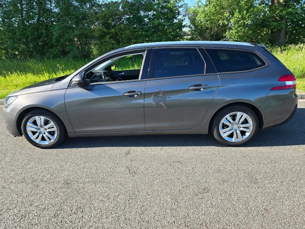 Peugeot 308 1.2 PureTech Blue Lease Pack 2017 Nw APK 28-6-27, Voorwielaandrijving, Stof, 1165 kg, Navigatiesysteem