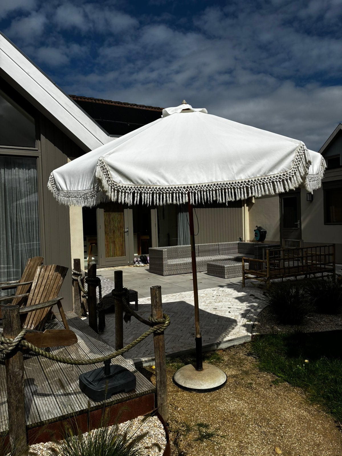 Parasol met voet, Ophalen, Gebruikt