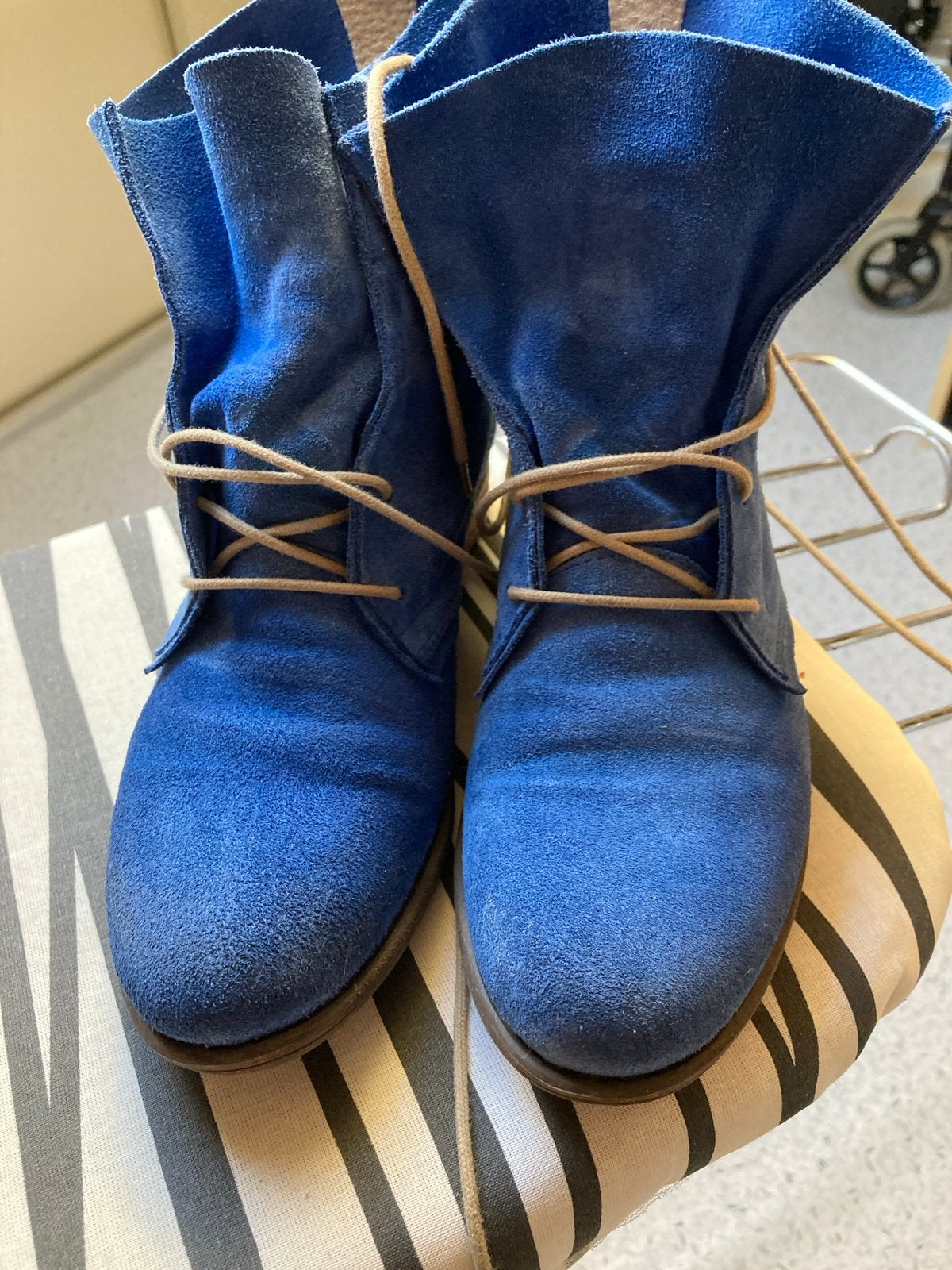 Blauwe suède enkellaarsjes - Post Xchange - Maat 38, Blauw, Lage of Enkellaarzen, Ophalen of Verzenden, Gedragen