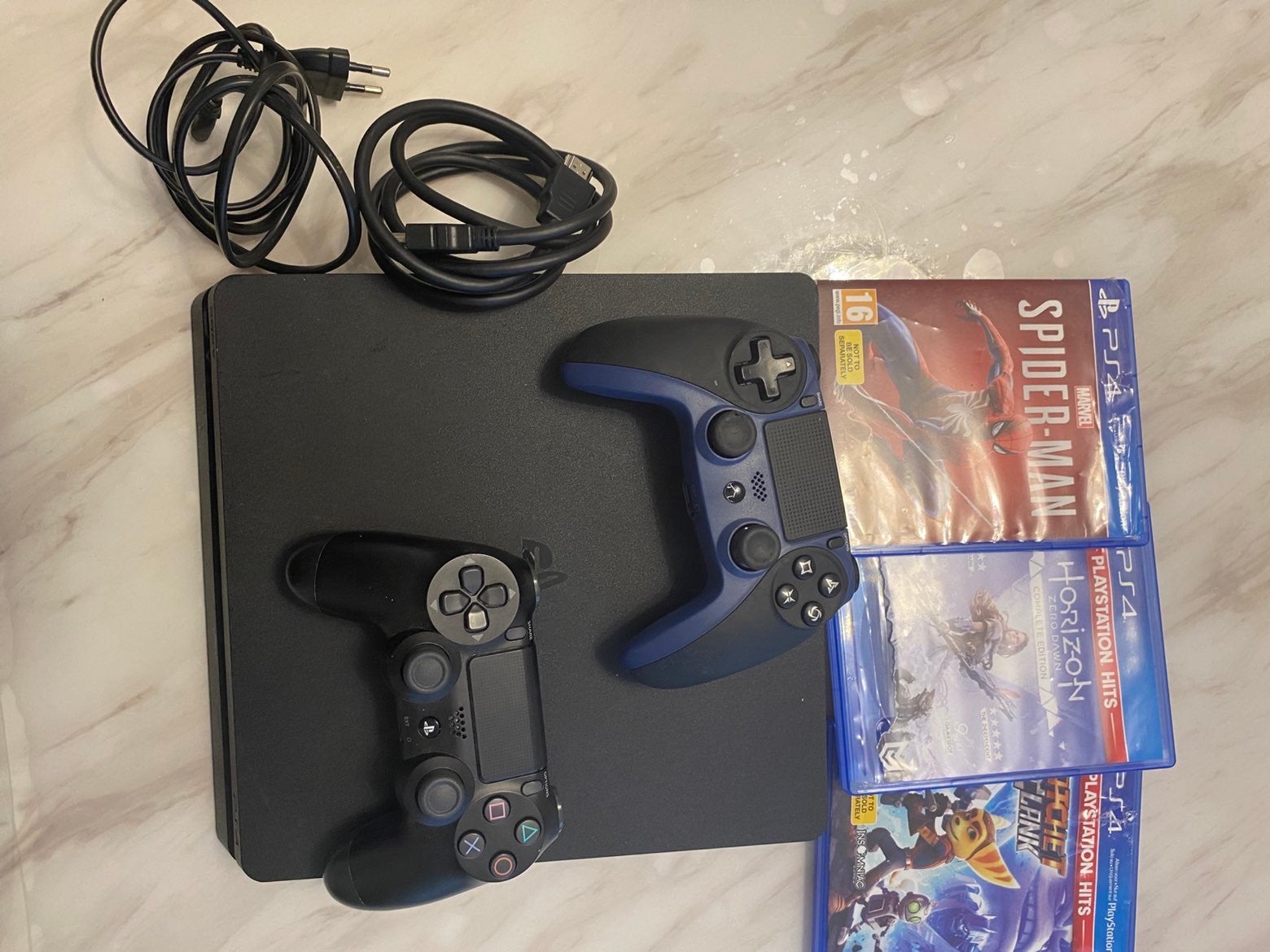 PS4 Slim + 2 Controllers + 3 Games, Ophalen of Verzenden, Zo goed als nieuw