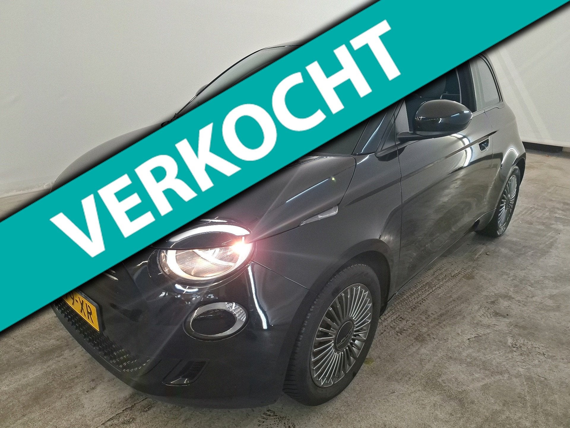 Fiat 500 42 kWh pk Icon | SOH 94% | CarPlay / Android | Navi, Stof, 4 stoelen, 24 maanden, Zwart
