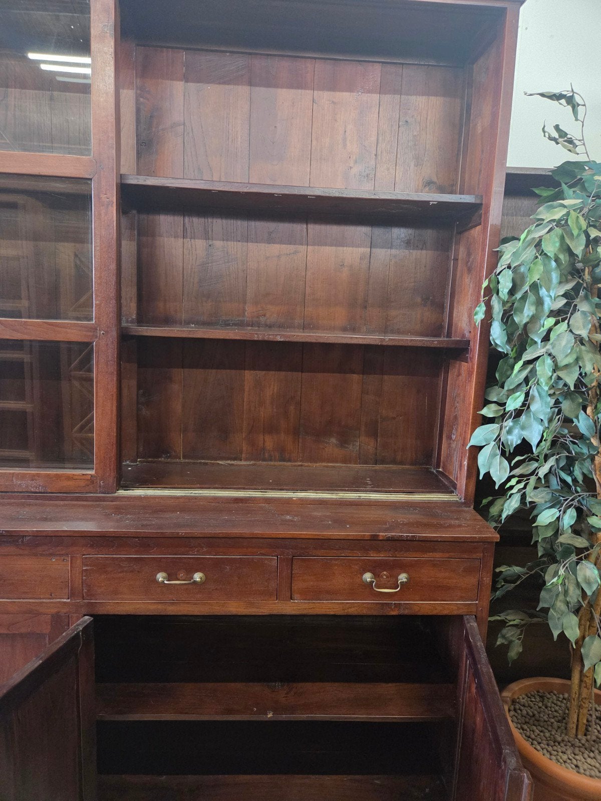 Foto 4 van prachtige buffetkast ~ vitrinekast ~ boekenkast ~ wandkast