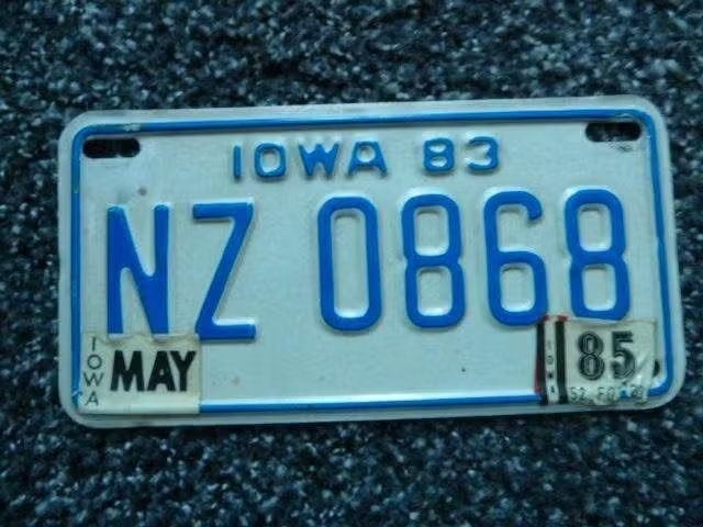 Motor licenseplate / motor kentekenplaat Iowa 1983 USA, Verzamelen, Verzenden, Gebruikt, Auto's