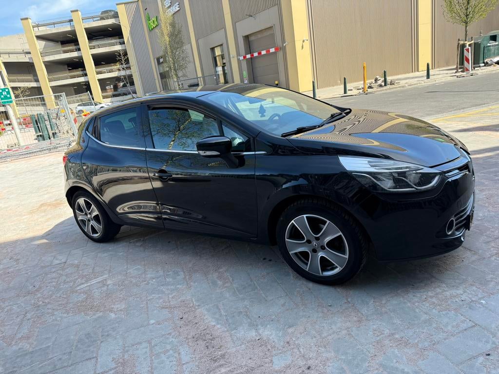 Renault Clio 0.9 TCE 66KW 5-DRS 2016 Zwart, Voorwielaandrijving, 898 cc, Stof, 40 €/maand