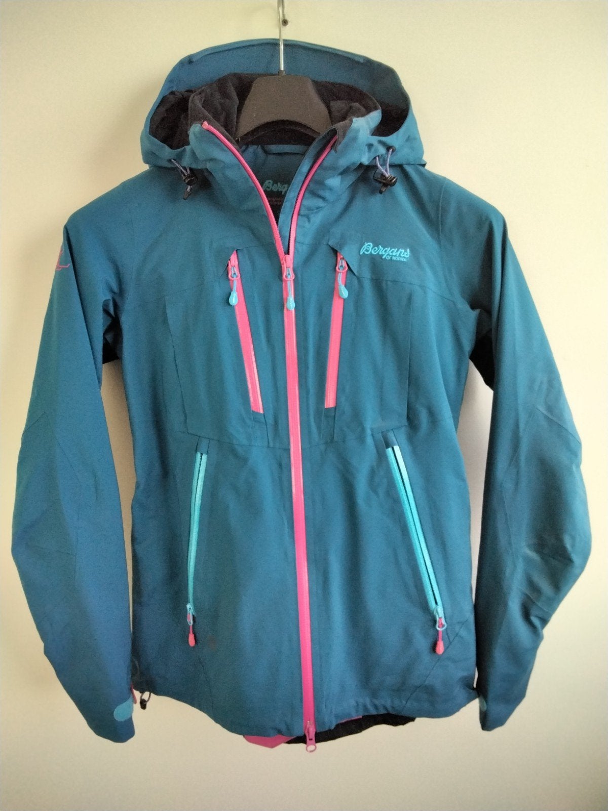 NIEUW - Bergans Dames Ski Jas en Broek - Maat S, Ophalen of Verzenden, Zo goed als nieuw, Maat 36 (S), Bergans