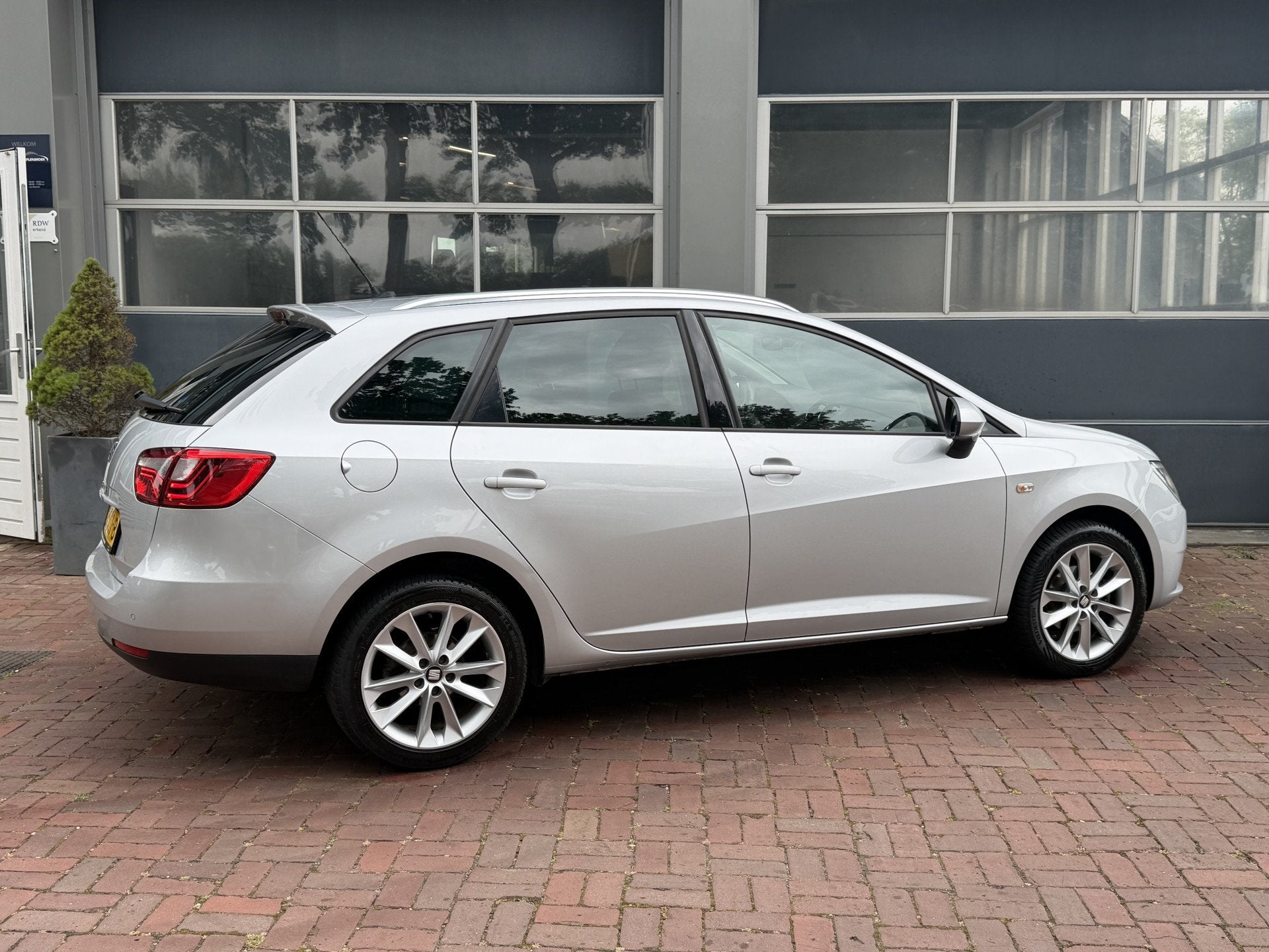 SEAT Ibiza ST 1.0 EcoTSI Style Connect Bj 2016 dealer onderh, Auto's, Seat, Voorwielaandrijving, Dealer onderhouden, 1045 kg, Origineel Nederlands