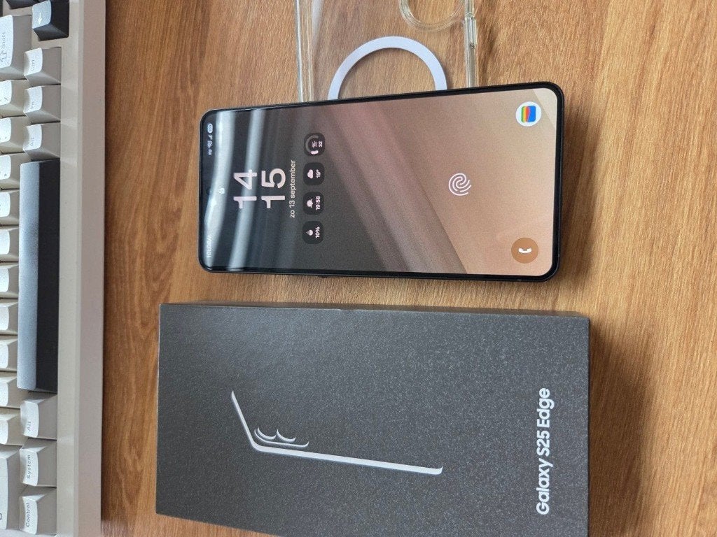 Samsung S25 EDGE 256GB + factuur met garantie!