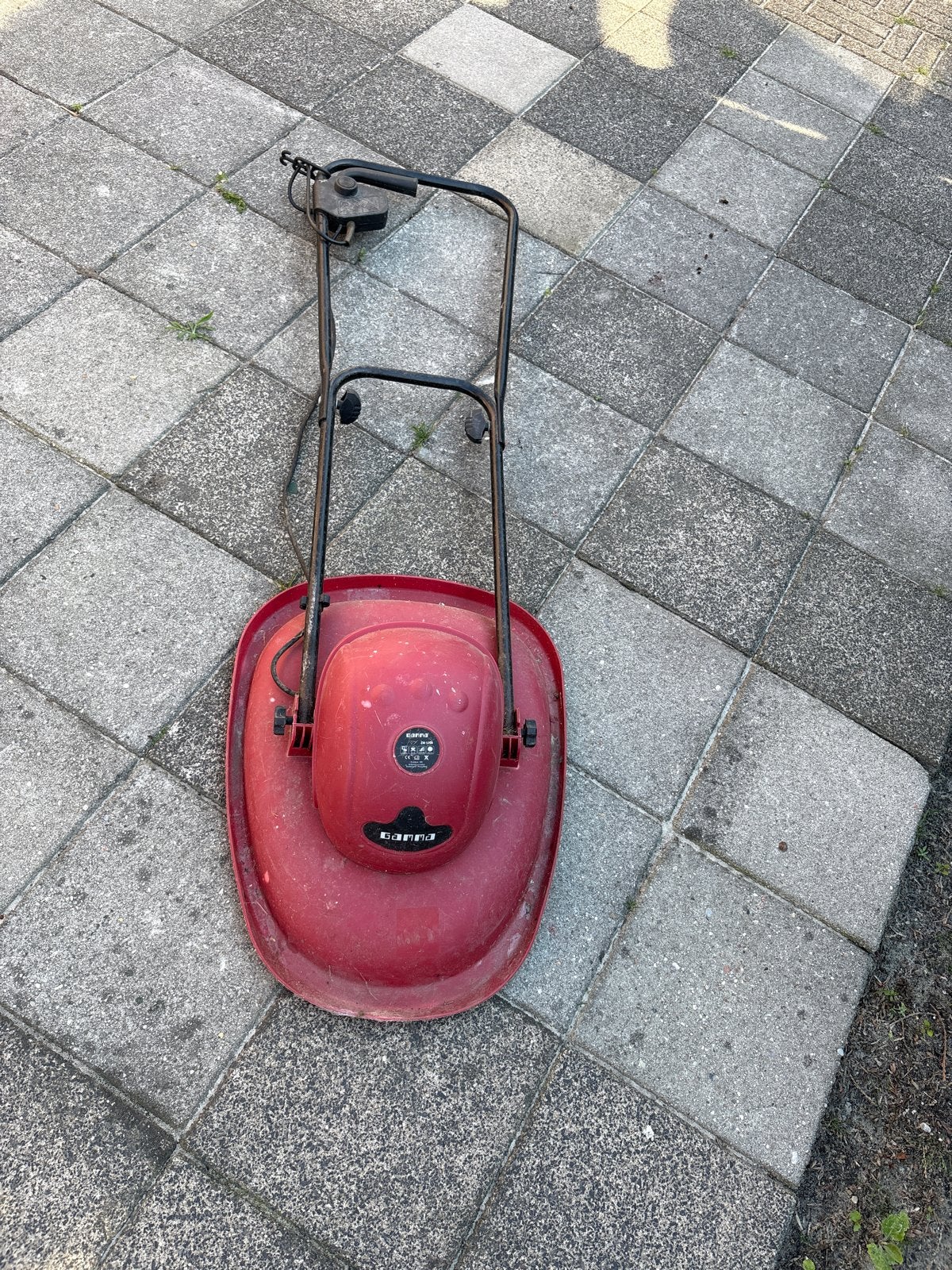 Elektrische zweefmaaier - Lichtgewicht en compact, Gebruikt, Elektrische grasmaaier, Ophalen of Verzenden, 30 t/m 39 cm