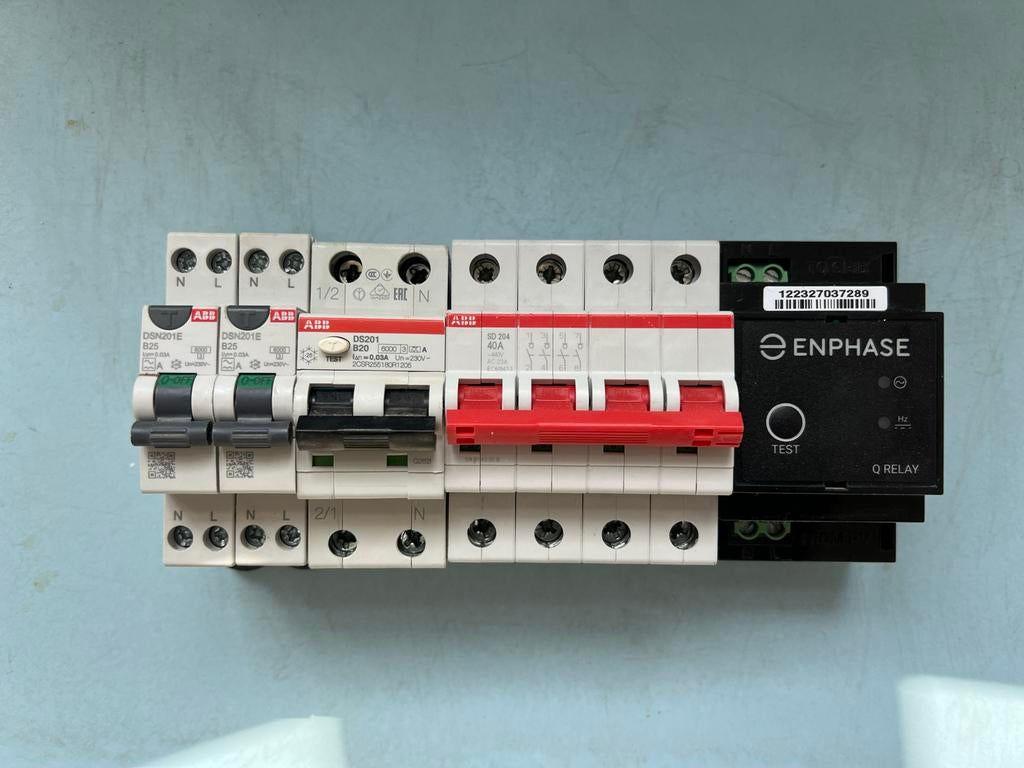 Verschillend ABB schakelmateriaal en Enphase Q Relay, Ophalen of Verzenden, Gebruikt, Schakelaar