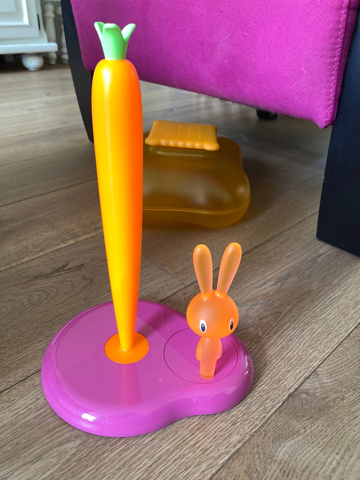 Alessi keukenrolhouder Bunny & Carrot roze fuchsia oranje, Huis en Inrichting, Keuken | Keukenbenodigdheden, Ophalen of Verzenden