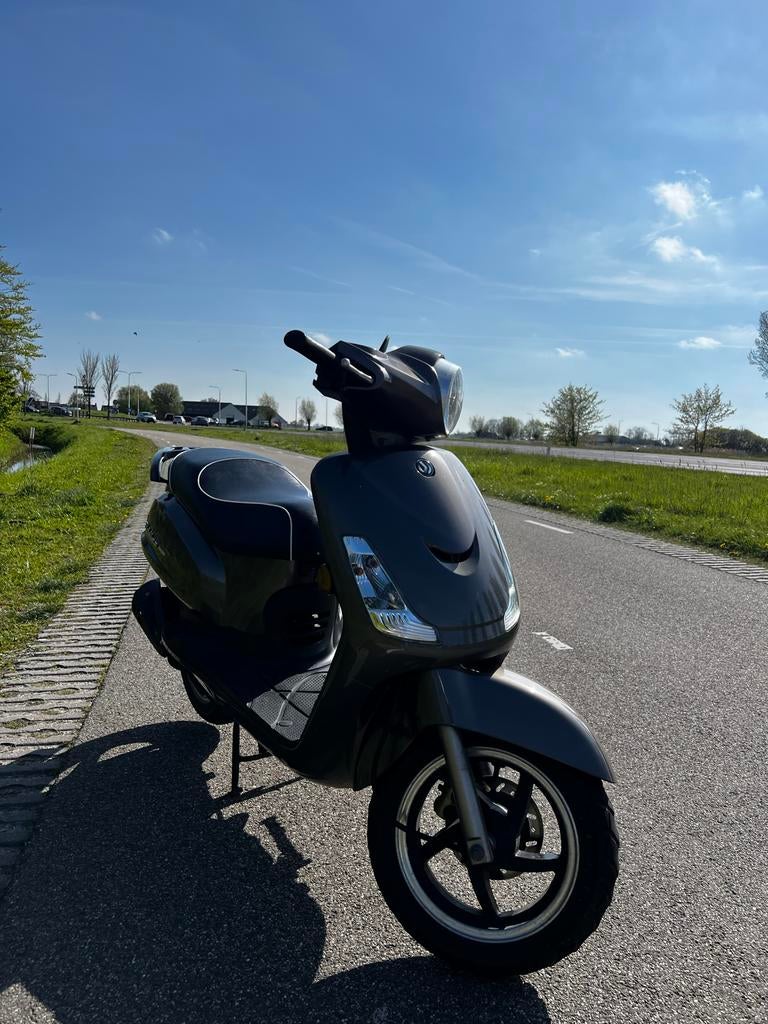 Sym Fiddle 2 uit 2017 - Goed onderhouden scooter, Fietsen en Brommers, Scooters | SYM, Gebruikt, Fiddle, Maximaal 45 km/u, Benzine