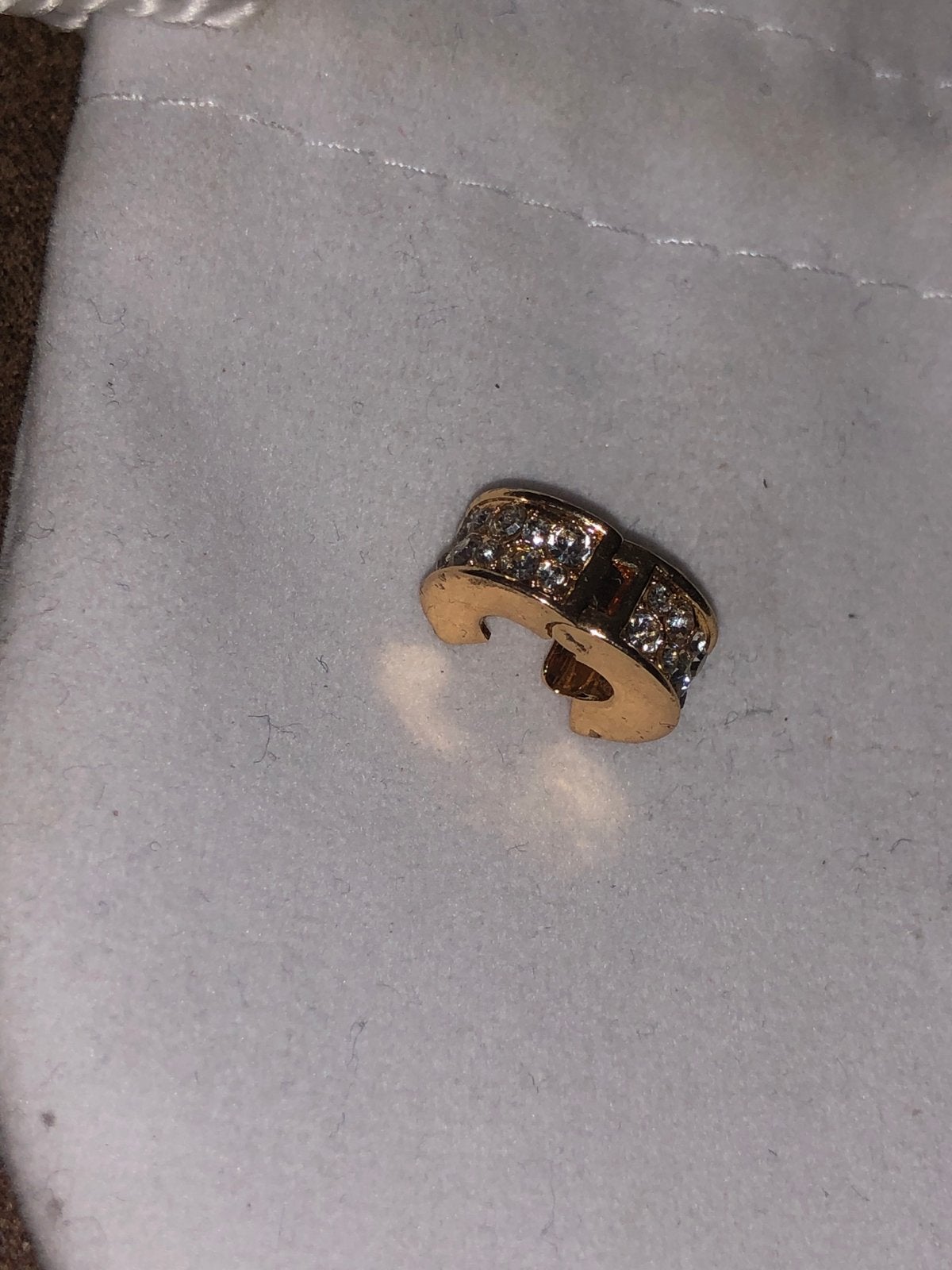 Goudkleurige klip bedel met steentjes voor bedelarmband, Sieraden, Tassen en Uiterlijk, Bedels, Overige merken, Overige materialen