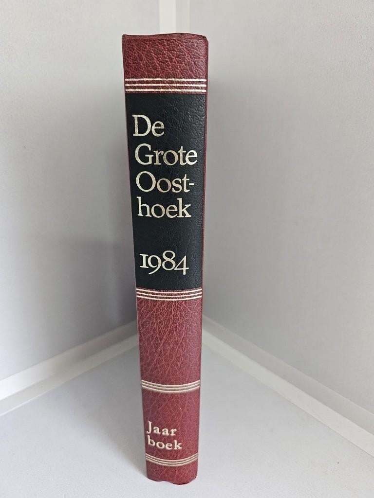 Jaarboek De Grote Oosthoek van het jaar 1984, Nieuw, Diverse auteurs, Ophalen of Verzenden, Wereld