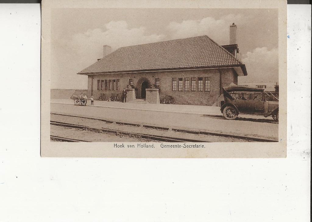 Hoek van Holland Gemeente-Secretarie met spoor en Ford, Ophalen of Verzenden, 1920 tot 1940, Ongelopen, Zuid-Holland