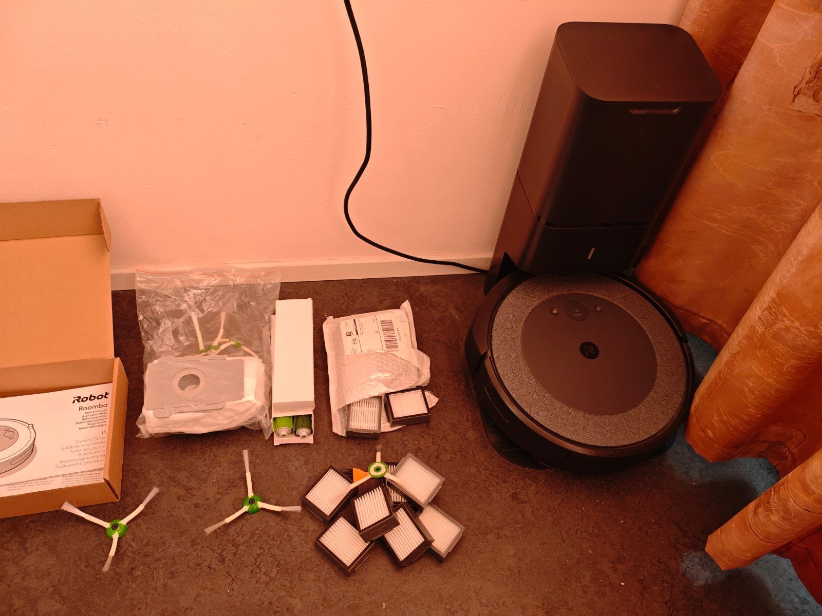 Roomba i5+ met veel accessoires - Zo goed als nieuw!, Witgoed en Apparatuur, IRobot, Zo goed als nieuw, Ophalen, Stofzak