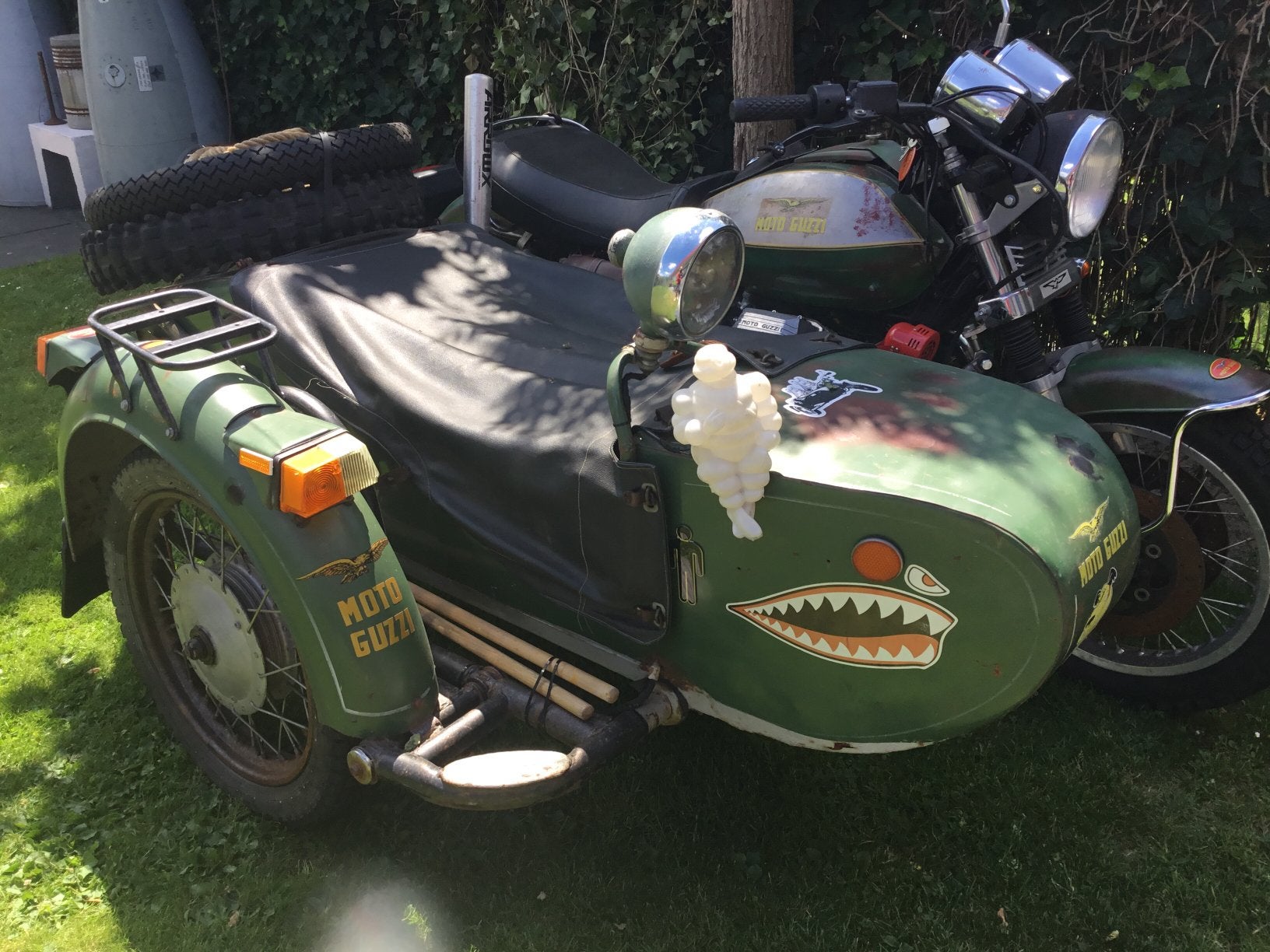 Moto Guzzi zijspan combinatie.Vintage look.