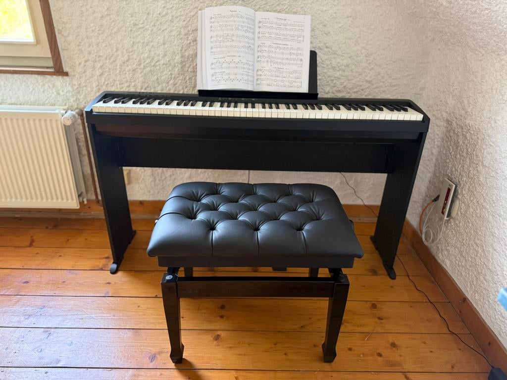 Roland FP 10 E-Piano met standaard, kruk, pedaal, Als Nieuw, Muziek en Instrumenten, Ophalen of Verzenden, Zo goed als nieuw, Zwart