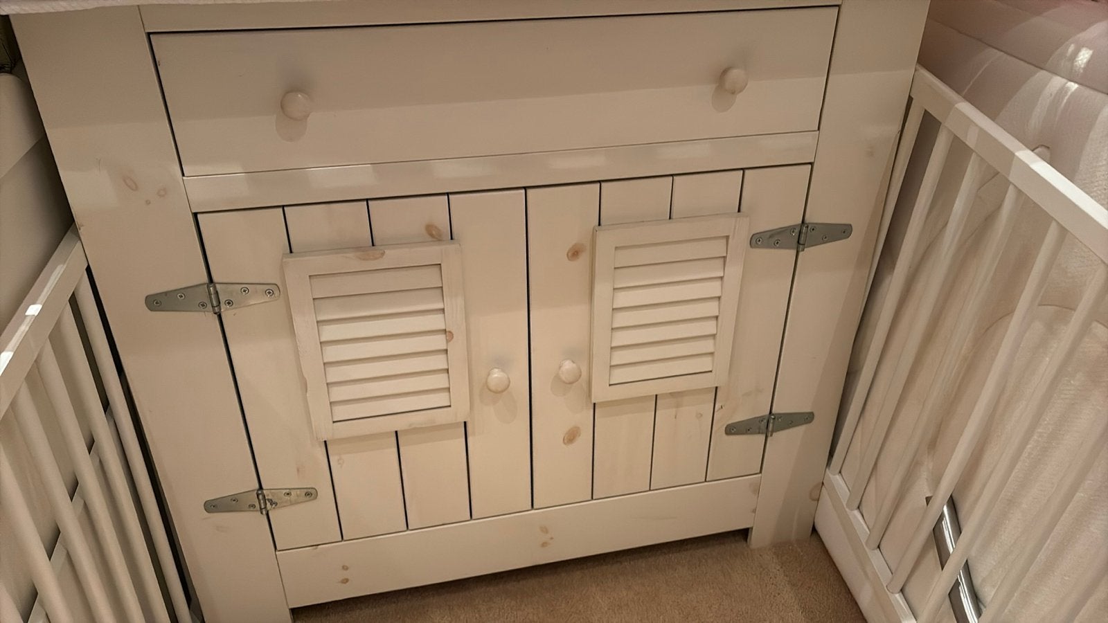 GRATIS partij babyspullen: ledikant, commode, aankleedkussen, Ophalen, Gebruikt