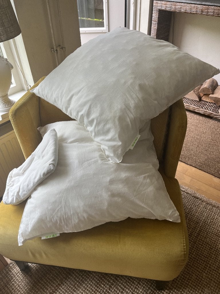 2 x Ikea Gosa Aster binnenkussens met hoes, 60x60 cm, Ophalen of Verzenden, Zo goed als nieuw, Wit, Vierkant