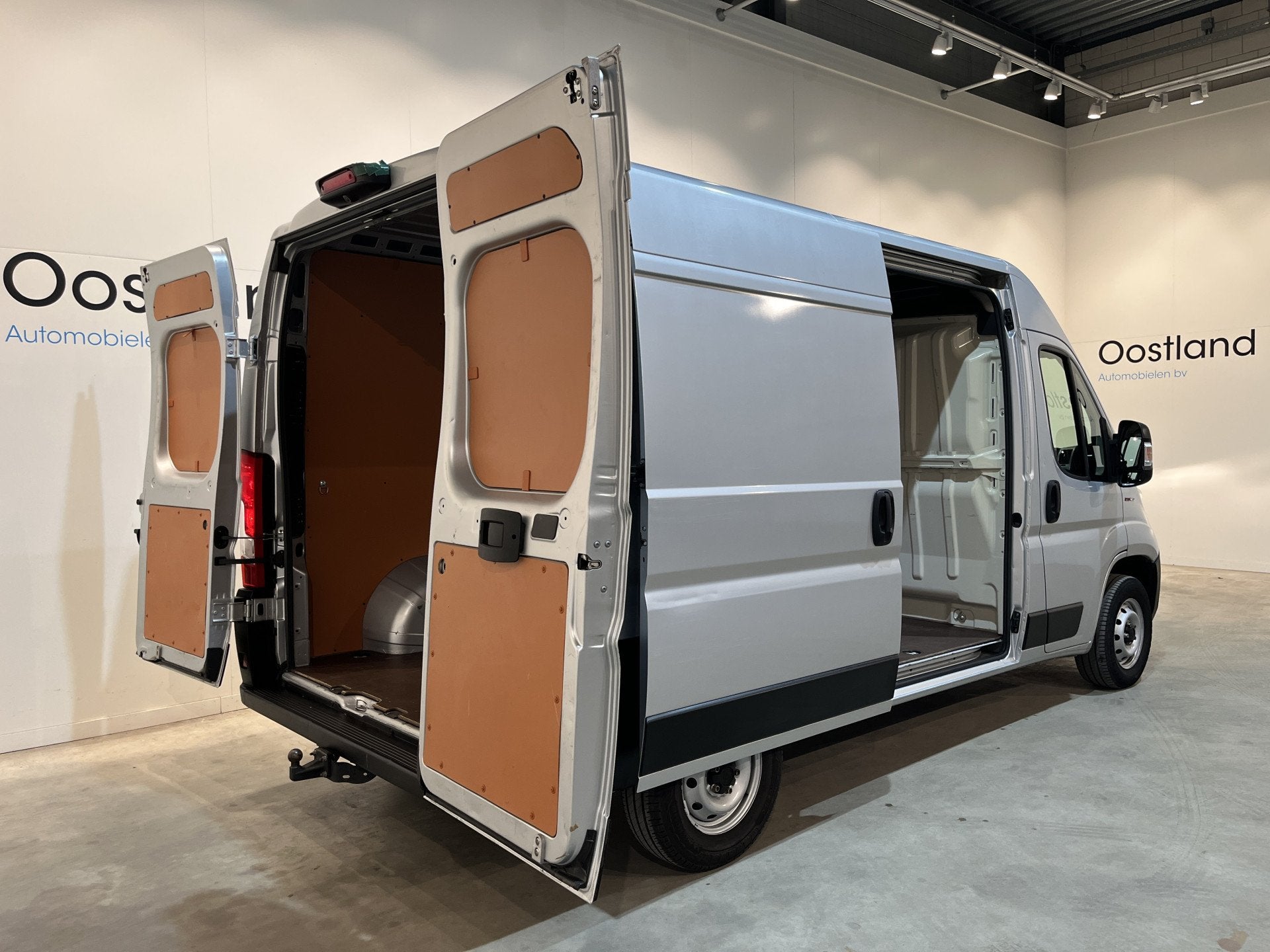 Fiat Ducato 2.3 MultiJet 120 PK L2H2 / Euro 6 / Airco / Crui, Voorwielaandrijving, Gebruikt, Met garantie (alle), Origineel Nederlands