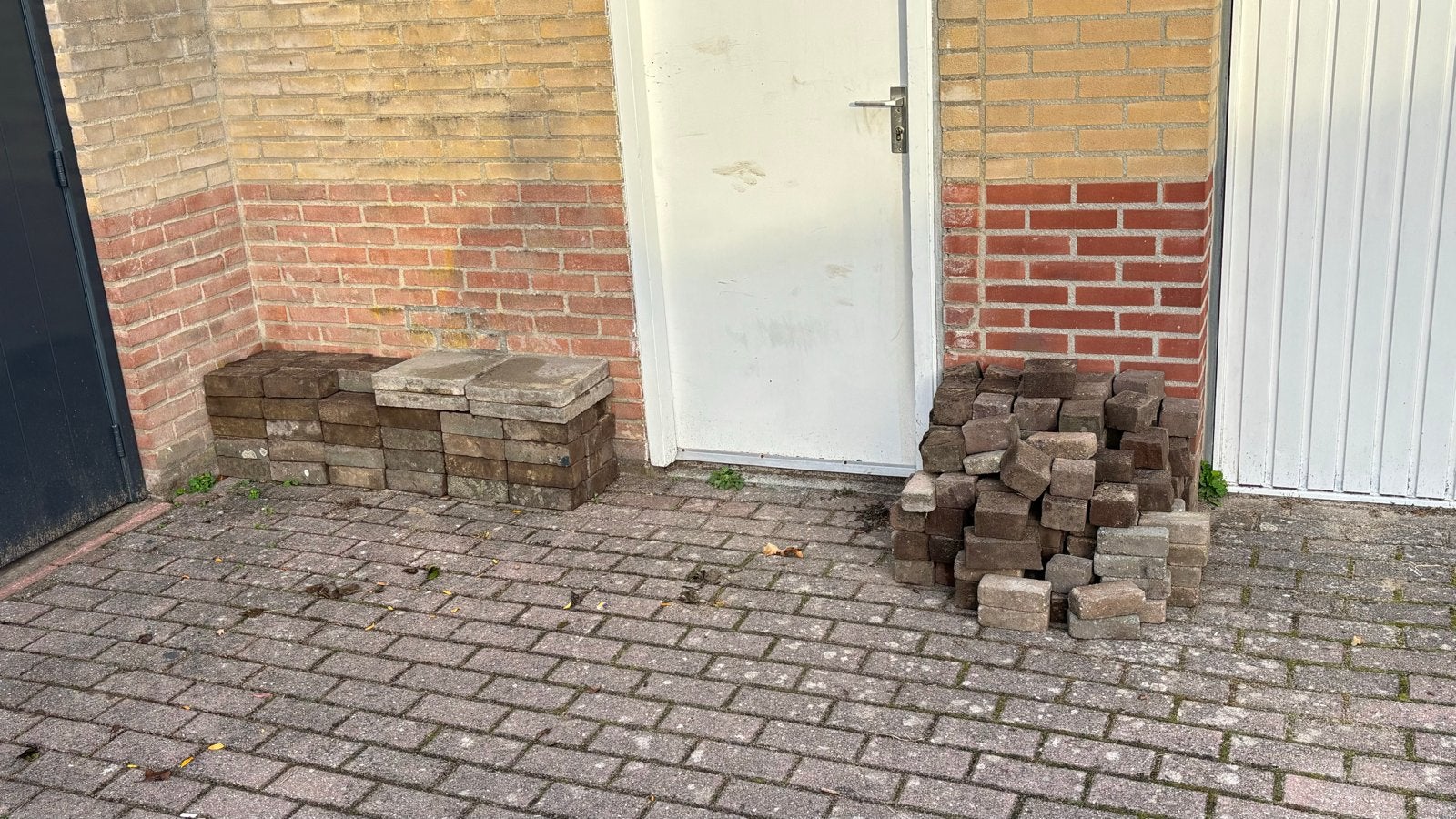 Gebruikte betonklinkers en terrastegels, Tuin en Terras, Gebruikt, Klinkers, Ophalen of Verzenden, Minder dan 5 m²