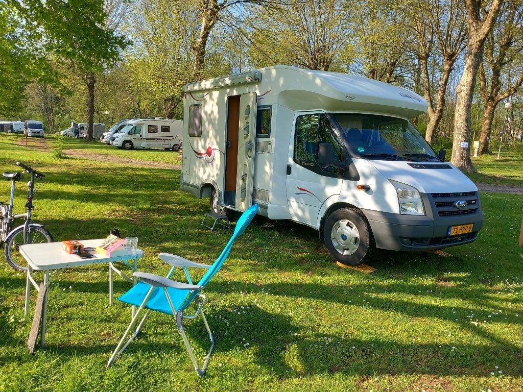 compacte camper 64.000 km apk tot 4-27 event. met stalling!, Standaard zit, Ford, Challenger, Particulier