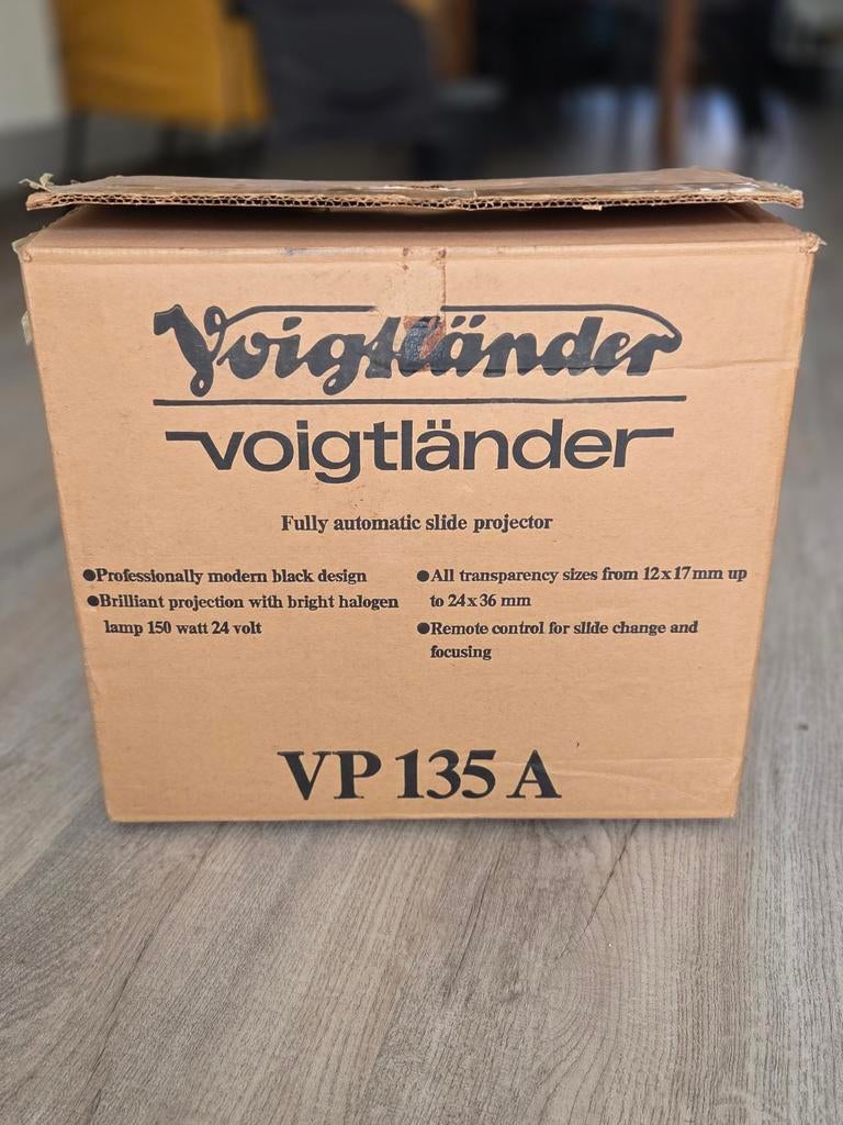 Voigtländer Diaprojector VP 135 A met scherm en accessoires, Ophalen of Verzenden, Met scherm