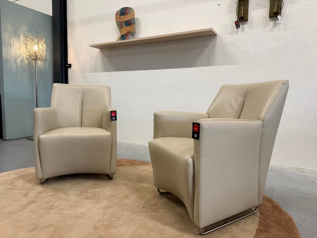 2 als nieuw Leolux Galathea fauteuil off white leer Stoel, Leolux, Ophalen of Verzenden, Zo goed als nieuw, 50 tot 75 cm