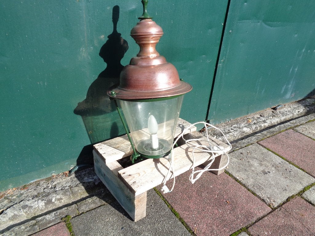 Mooie buitenlamp met koperen kap, Ophalen
