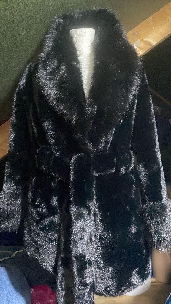 Nieuw! Luxe Zwarte Dames Fur Jas met Riem - One Size, Ophalen of Verzenden, Nieuw, Maat 38/40 (M), Zwart
