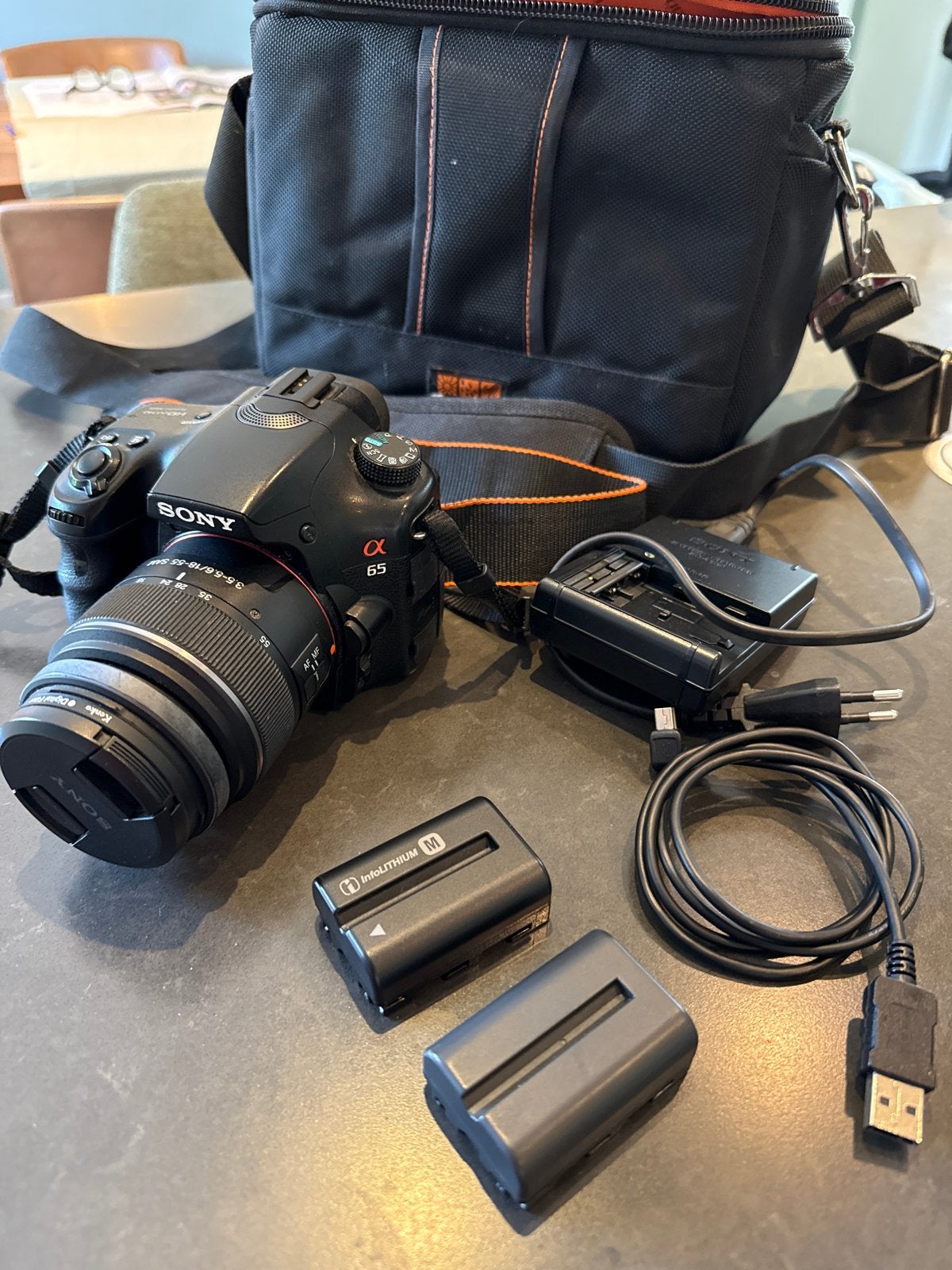 Sony SLT-A65V met 18-55 lens, tas en 2 accu's, Ophalen, Gebruikt, Spiegelreflex, Accu
