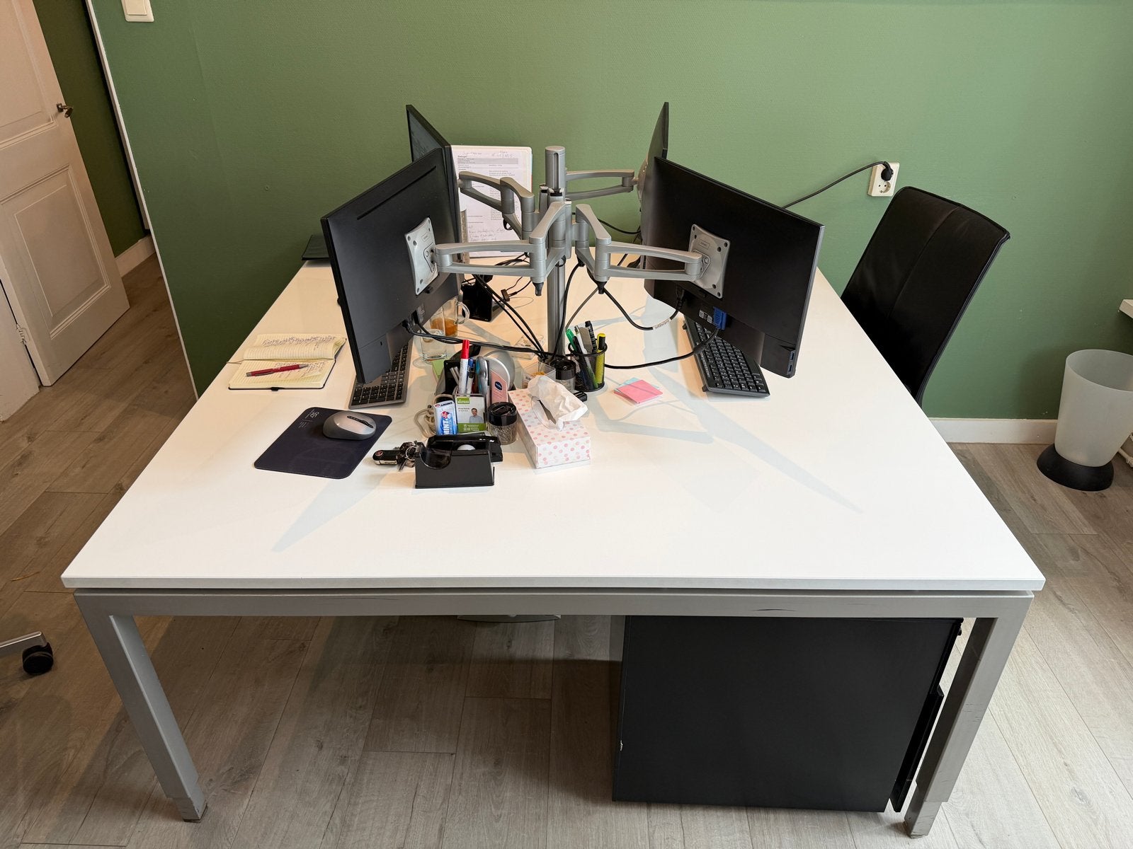 Zwaar model bureau (stalen frame) 160x160cm, handmatig verst, Ophalen, Gebruikt, Metaal, Hoekbureau