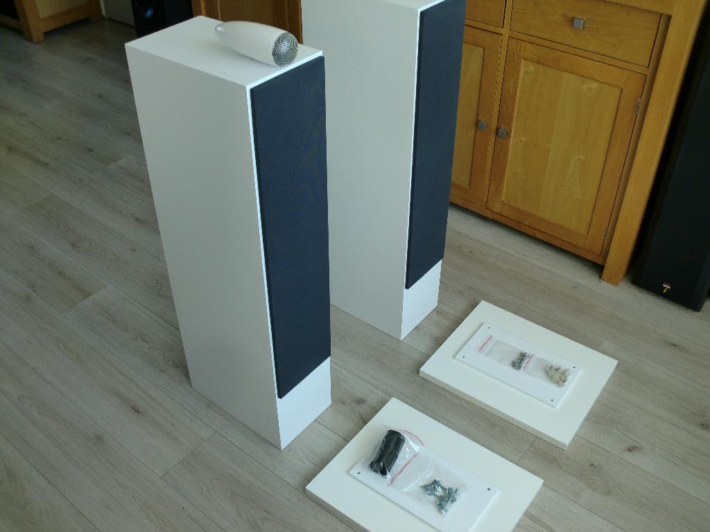 Bowers & Wilkins 702 S 2 Wit net in gespeeld . Set prijs.