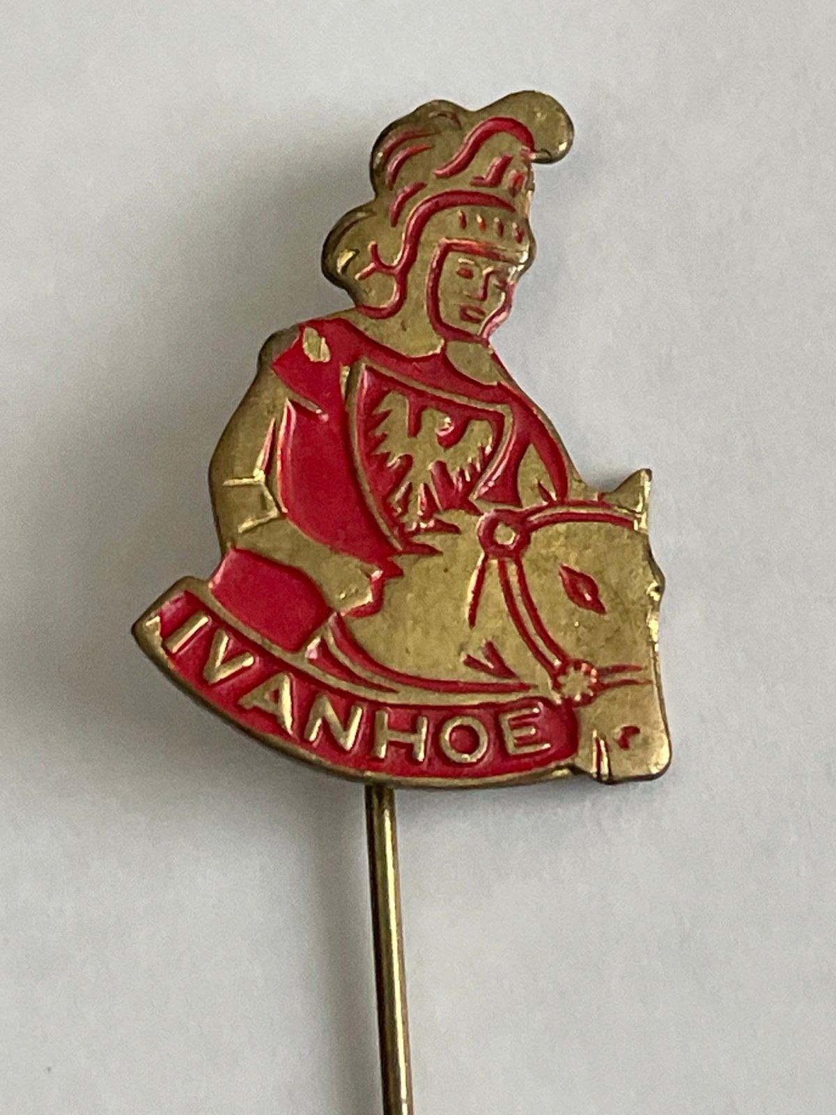 Vintage Ivanhoe Speldje - Ridder op Paard, Ophalen of Verzenden, Gebruikt, Overige onderwerpen, Speldje of Pin