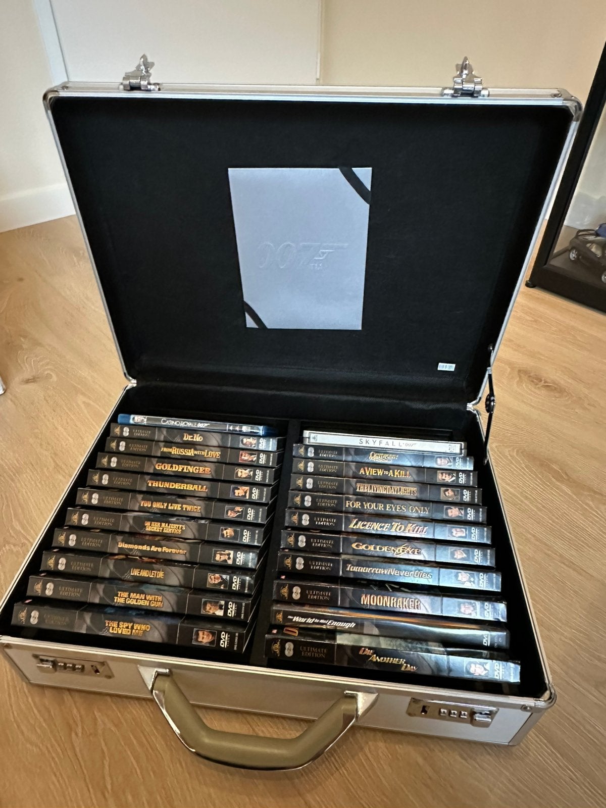 Dvd collectie set James Bond, Vanaf 12 jaar, Ophalen, Zo goed als nieuw