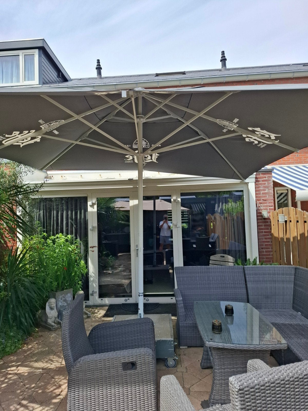 Grote horecaparasol, ideaal voor  tuin of groot terras, Ophalen, Gebruikt, Overige typen, Waterdicht