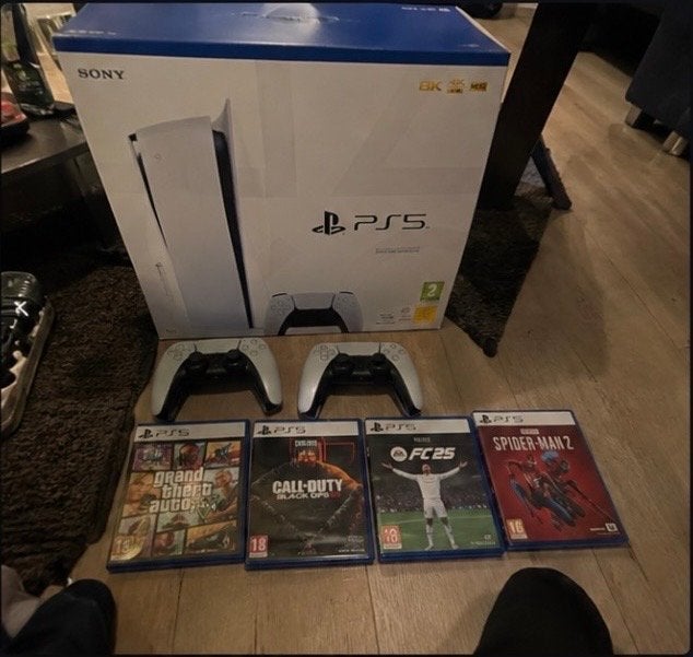 PlayStation 5 Disc Edition met 2 controllers en 4 games, Verzenden, Zo goed als nieuw, Playstation 5