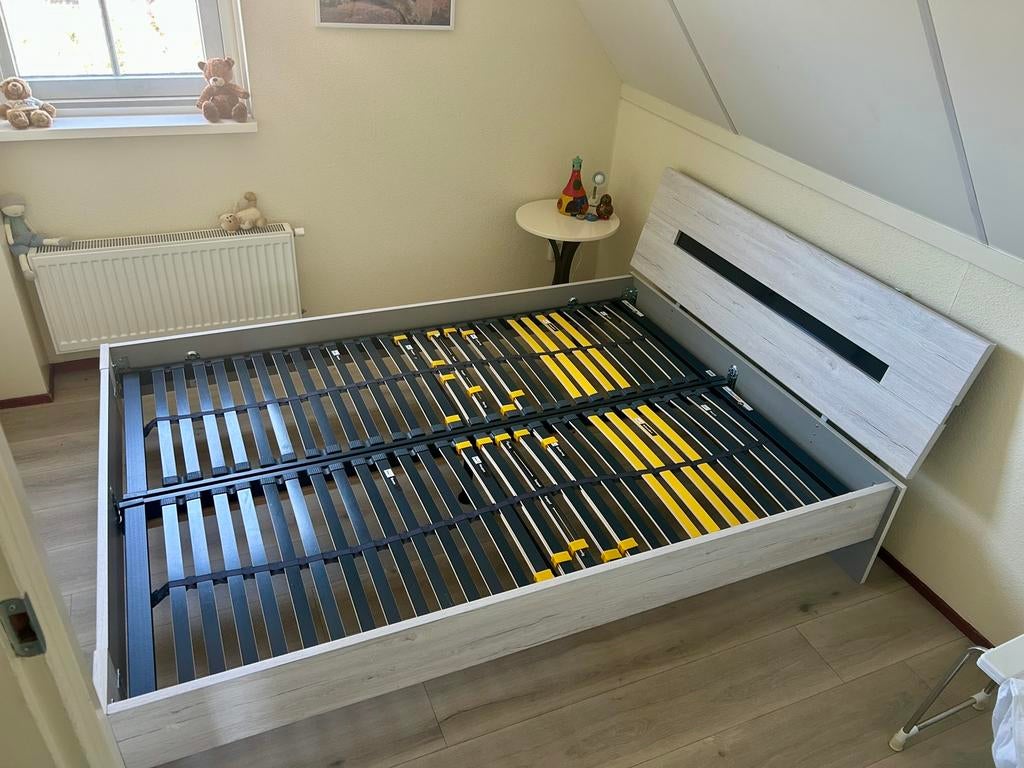 Uitstekende Tweepersoonsbed Arillo wit-eiken 140x200, Huis en Inrichting, Slaapkamer | Bedden, Ophalen, Wit, Tweepersoons, 140 cm