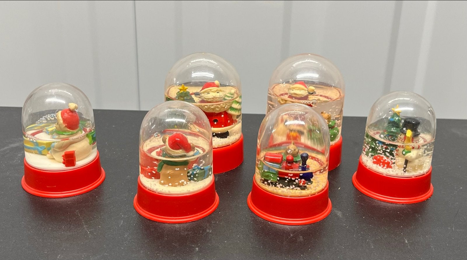 Set van 6 vintage mini plastic schuddebollen / sneeuwbollen, Ophalen of Verzenden, Zo goed als nieuw