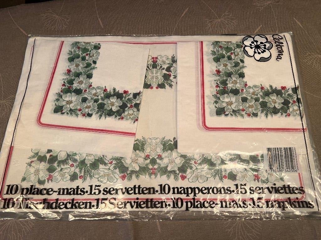 Nieuw  set  10 placemats 15 servetten( papier) kerst thema, Ophalen of Verzenden, Nieuw