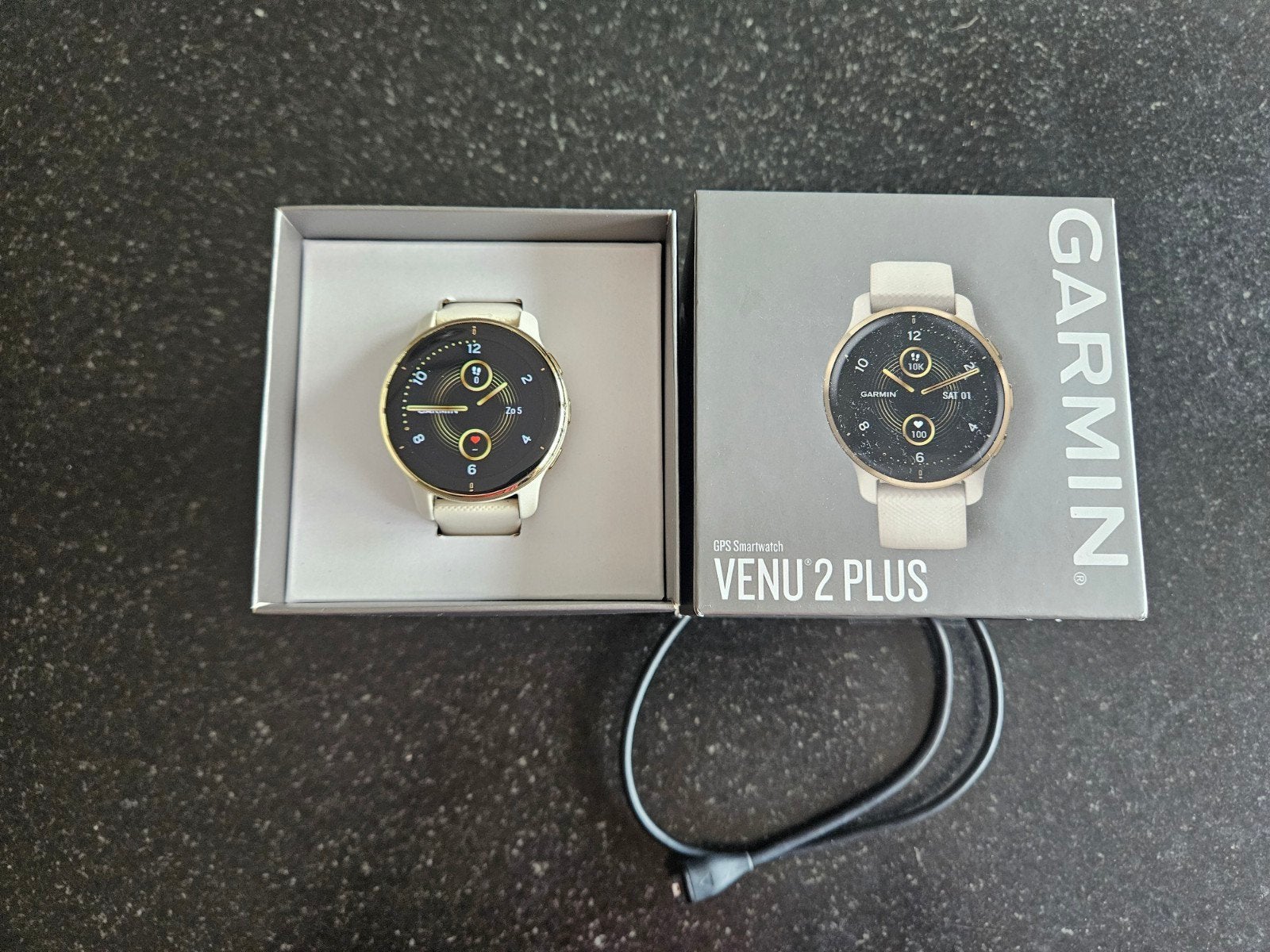 Garmin Venu 2 Plus - Crème/Goud - Werkt perfect, Sieraden, Tassen en Uiterlijk, Smartwatches, Conditie, Gebruikt, Wit, Garmin