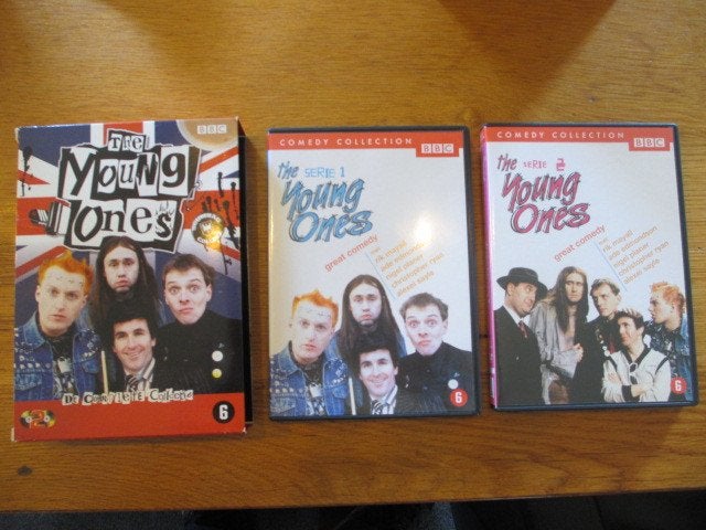 The Young Ones - de complete collectie op 2 DVD's, Gebruikt, Alle leeftijden, Boxset, Ophalen of Verzenden