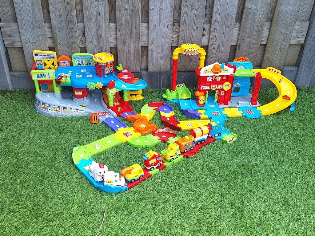 Vtech Toet toet auto garage, brandweer en diverse auto's, Kinderen en Baby's, Speelgoed | Vtech, Ophalen, Gebruikt, 2 tot 4 jaar