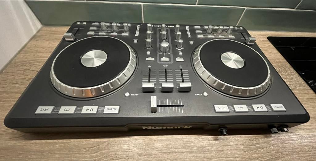 Numark Mixtrack Pro DJ Controller - Zo goed als nieuw, Ophalen of Verzenden, Dj-set, Numark