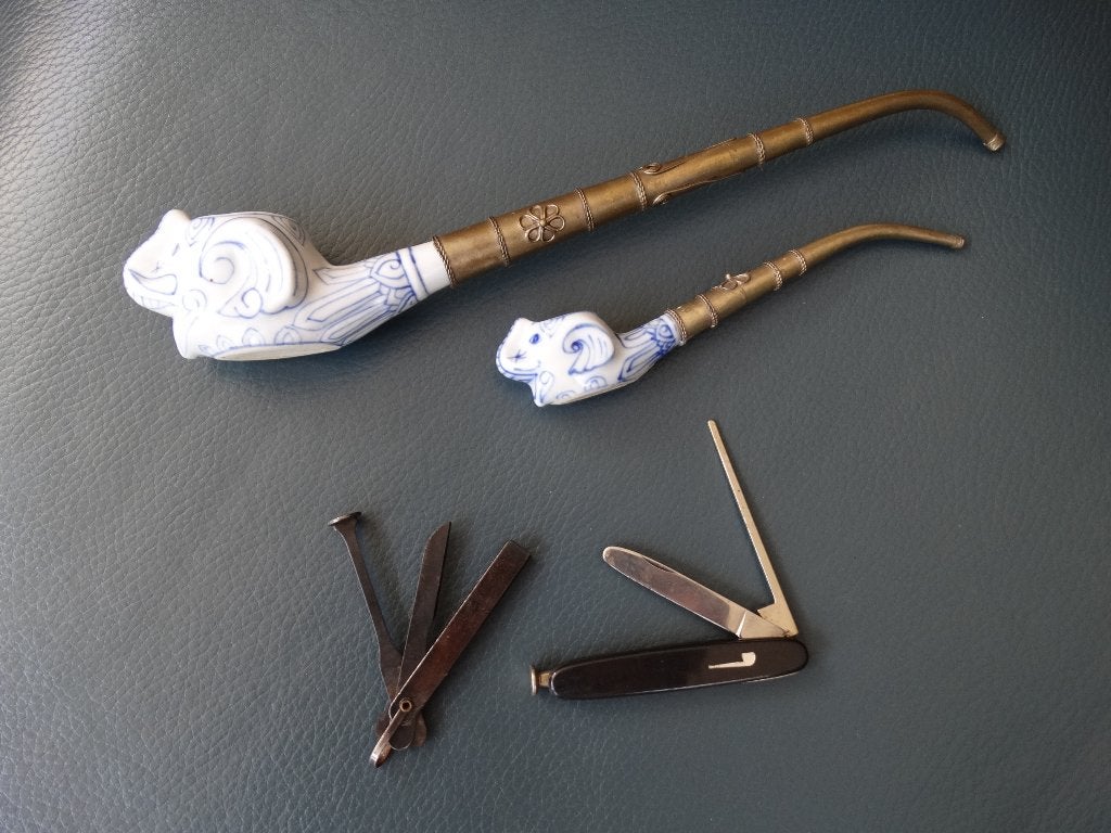 2 pijpen keramiek en messing, olifanten en 2 pijpwroeters, Ophalen of Verzenden, Zo goed als nieuw, Asbak