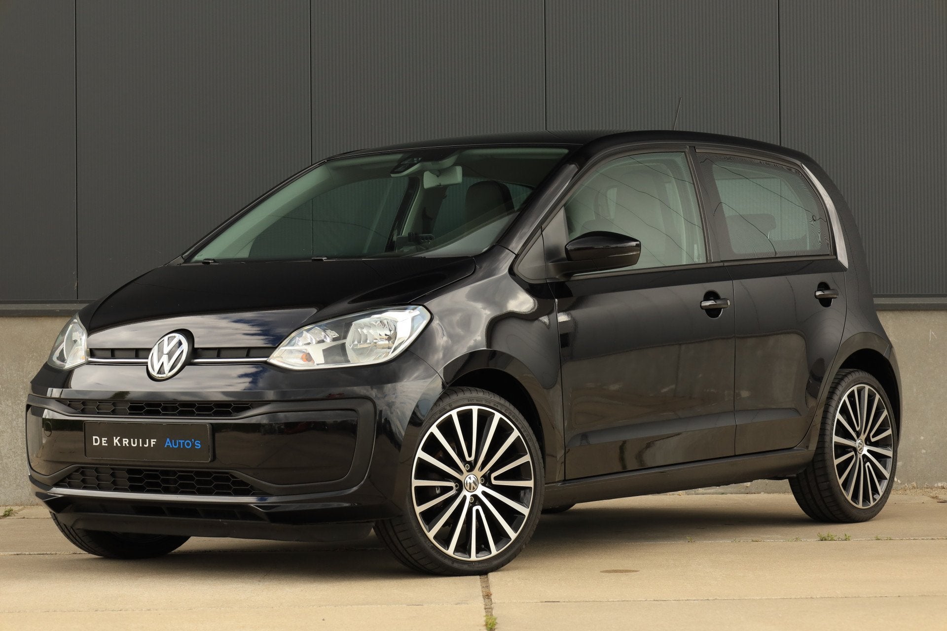 Leuke Volkswagen Up! Airco Bluetooth 17" velgen Mooi!, Voorwielaandrijving, Stof, Gebruikt, Zwart