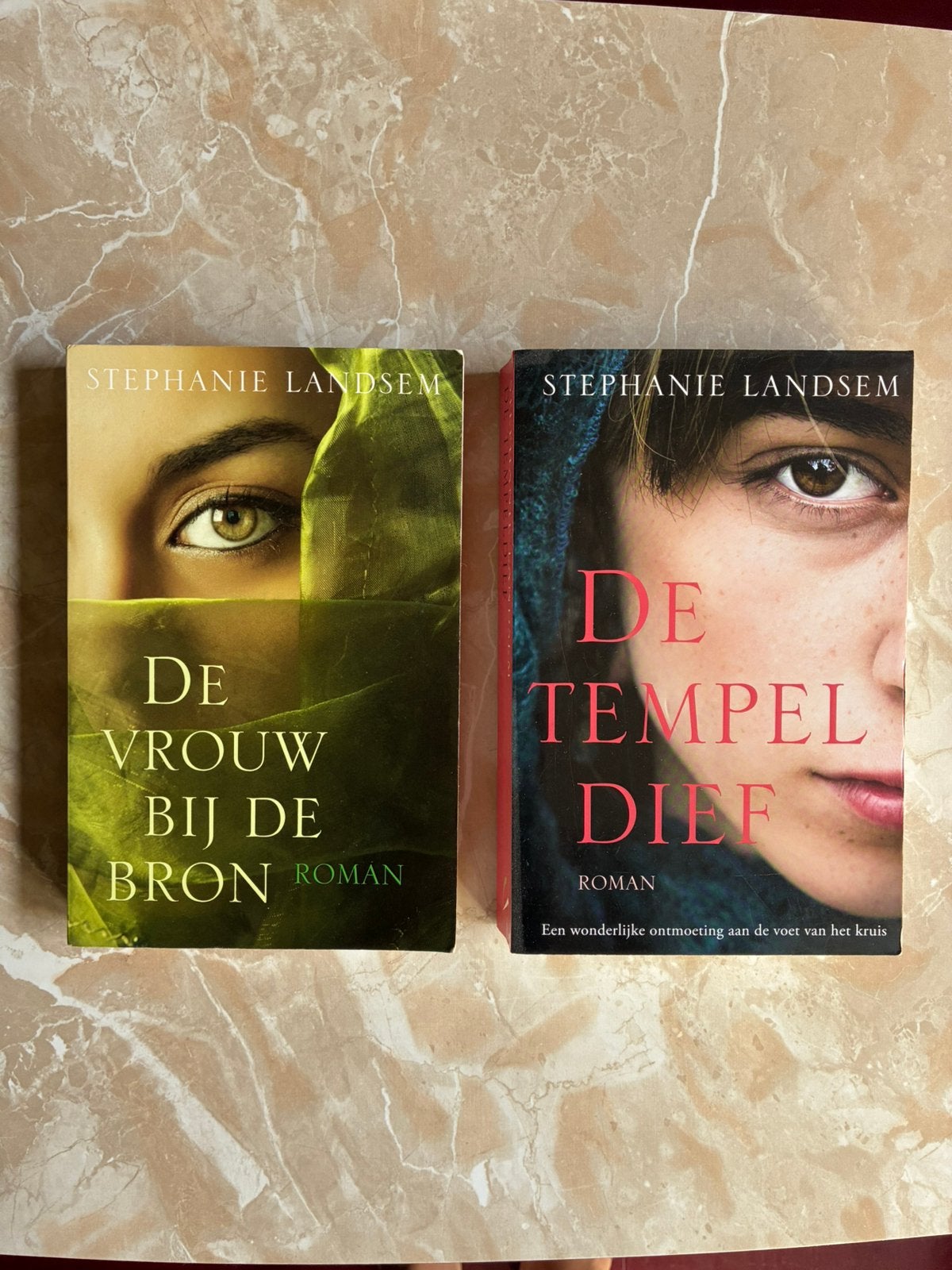 2 x Bijbelse roman, Ophalen of Verzenden, Gelezen