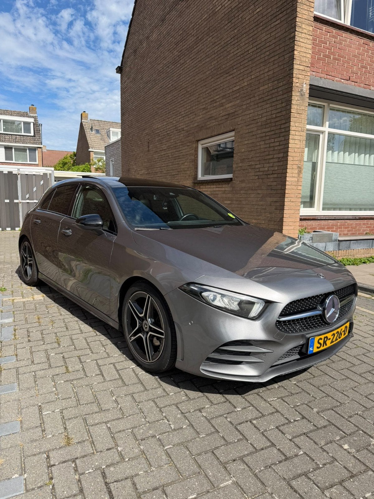Mercedes A200 Automaat /Panorama/AMG, Auto's, Mercedes-Benz, Zwart, 163 pk, Particulier, Zilver of Grijs