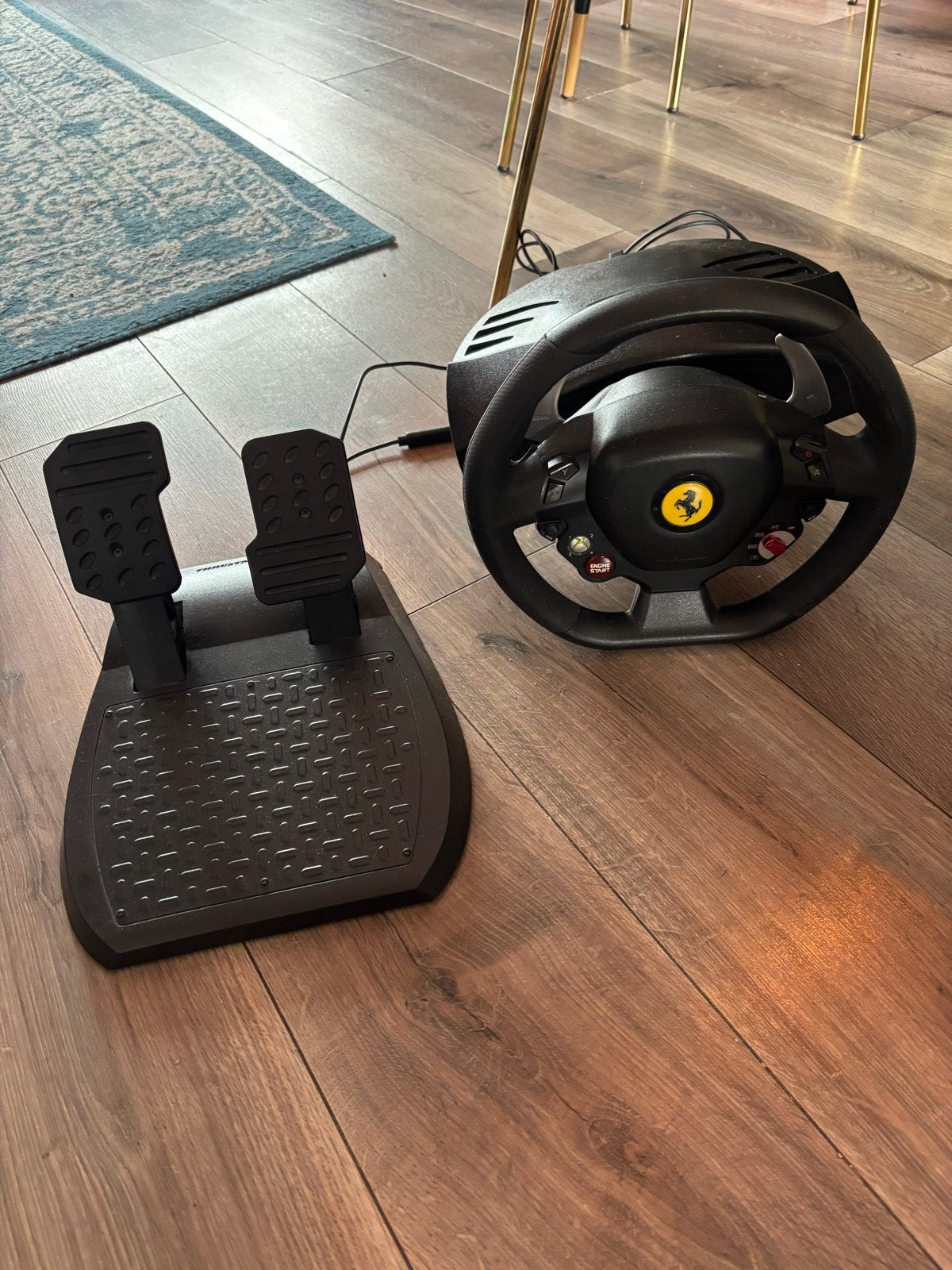 Thrustmaster Ferrari racestuur met pedalen, Ophalen, Racestuur, Force feedback, PlayStation