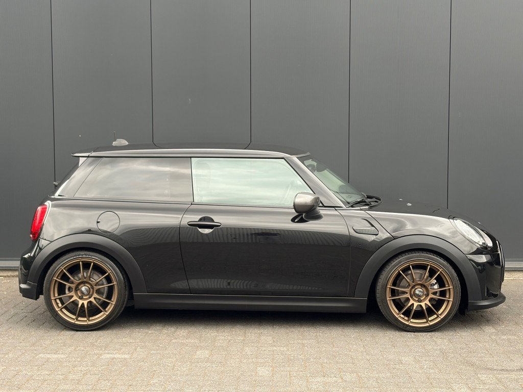 MINI Cooper 1.5 Cooper Navigatie LED Carplay NL-auto, Voorwielaandrijving, 136 pk, Gebruikt, 4 stoelen